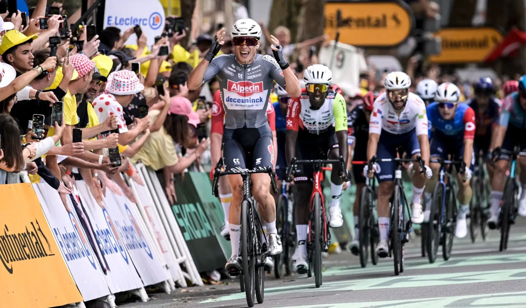 Tour de France ruszył! Jasper Philipsen wygrywa 1. etap w kasku ABUS Gamechanger 2.0